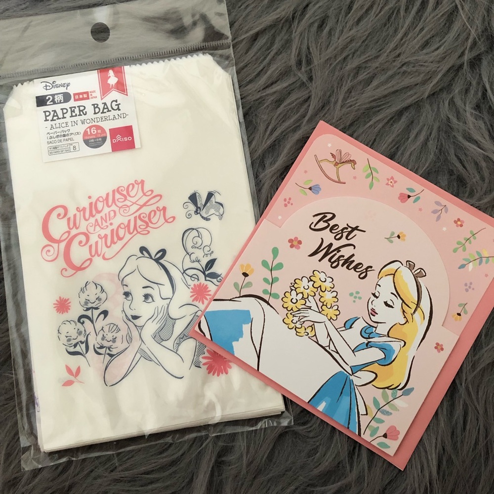 Alice in wonderland paper bag and mini card